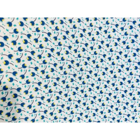 Fleurs bleu et motifs rose