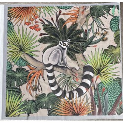 Carré  velours-Lémuriens fond beige