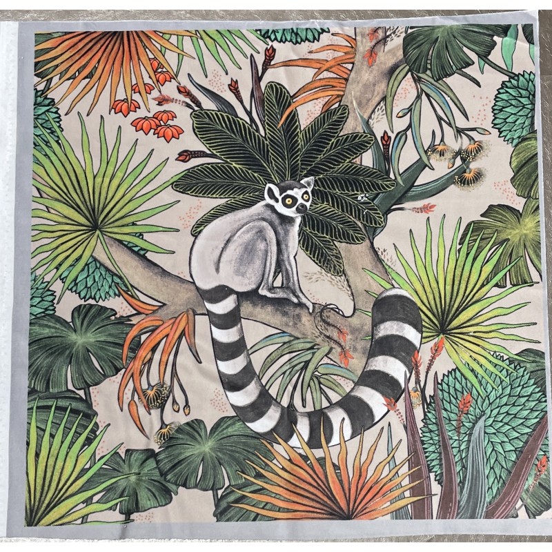 Carré  velours-Lémuriens fond beige