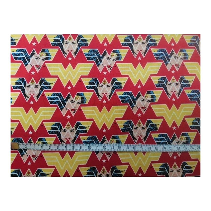 Wonder Woman fond rouge
